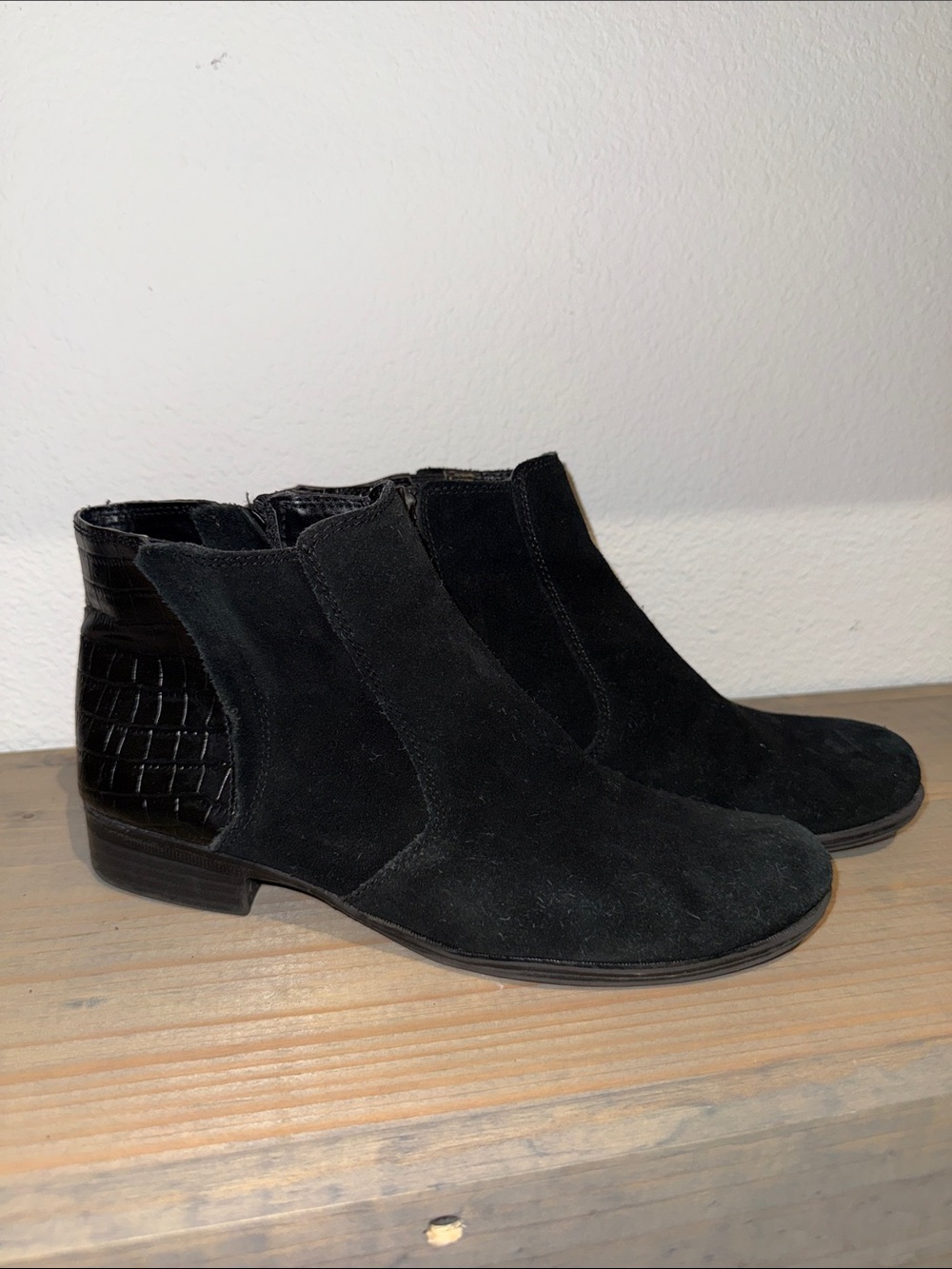 Naturalizer Classic Black Suede Chelsea Ankle Boots, size 7.5